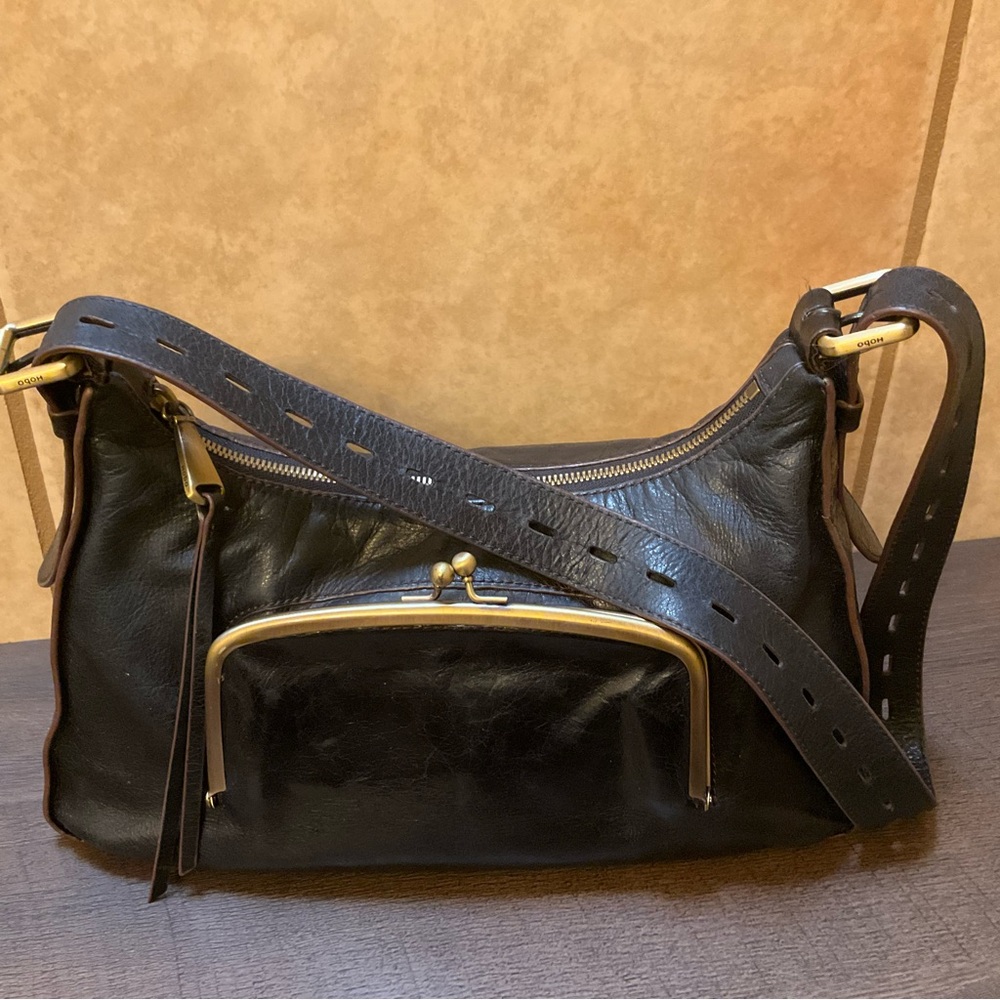 HOBO Harloh Black Leather Shoulder Bag w/ kiss-lock pocket Handbag - Picture 2 of 16